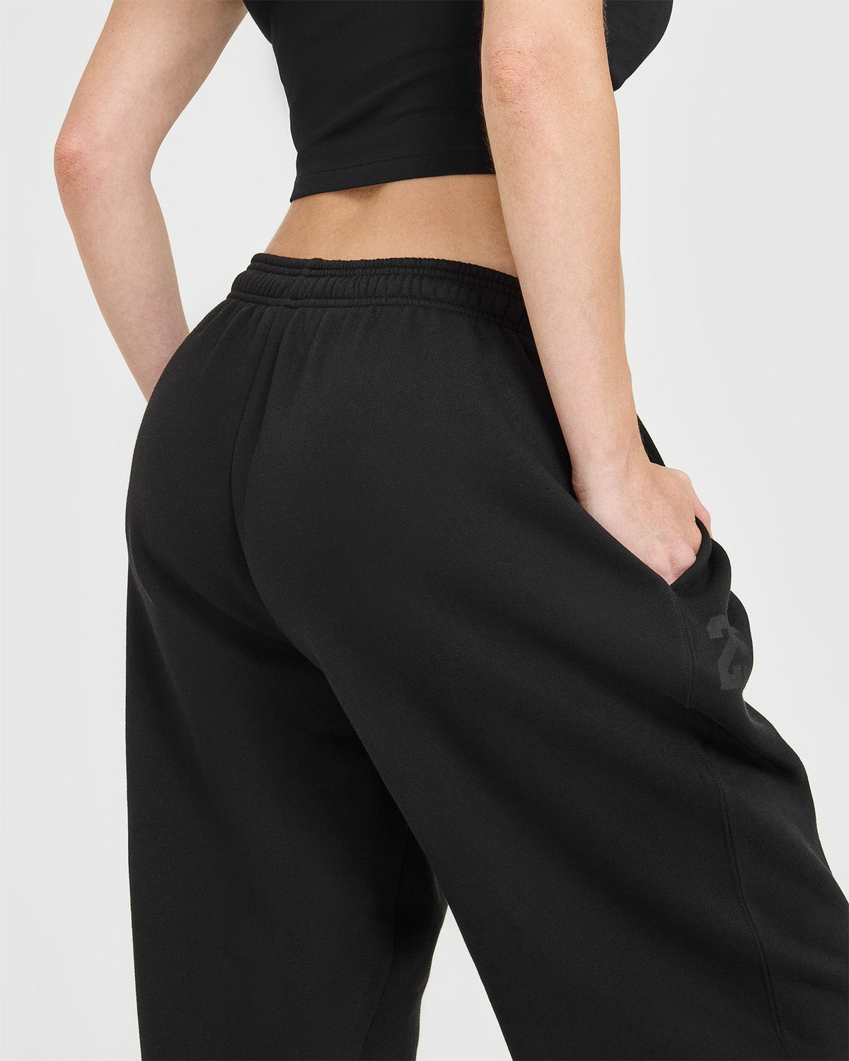 Foundations Oversized Oner 25 Sweatpants | Black