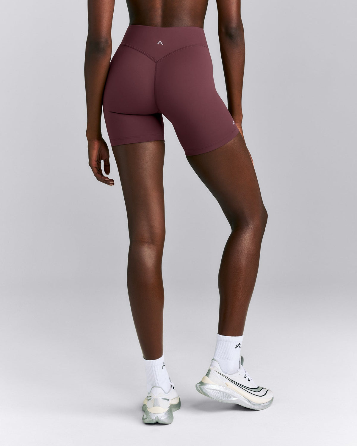 UnifiedMove™ V Front Mid Rise Shorts 6" | Velvet Mocha