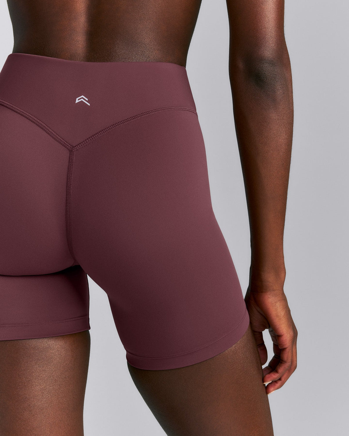 UnifiedMove™ V Front Mid Rise Shorts 6" | Velvet Mocha