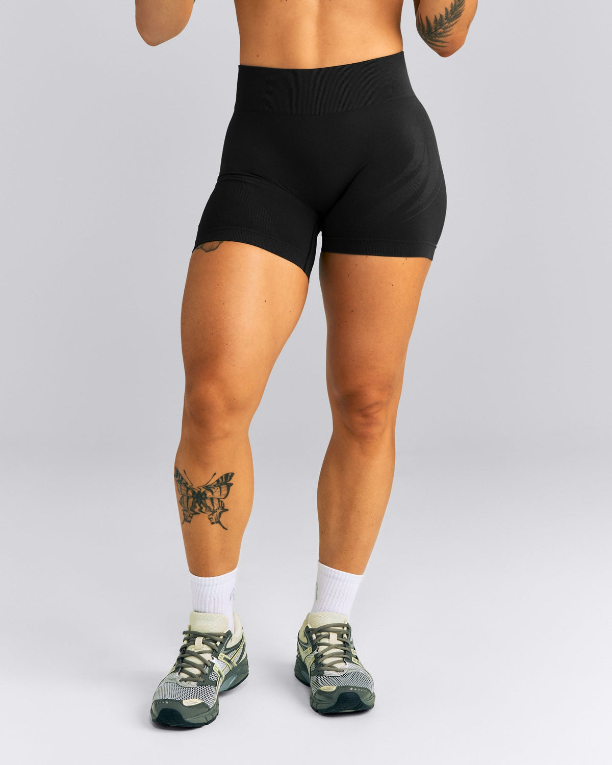EnhanceLift™ Seamless Mid Rise Shorts | Black